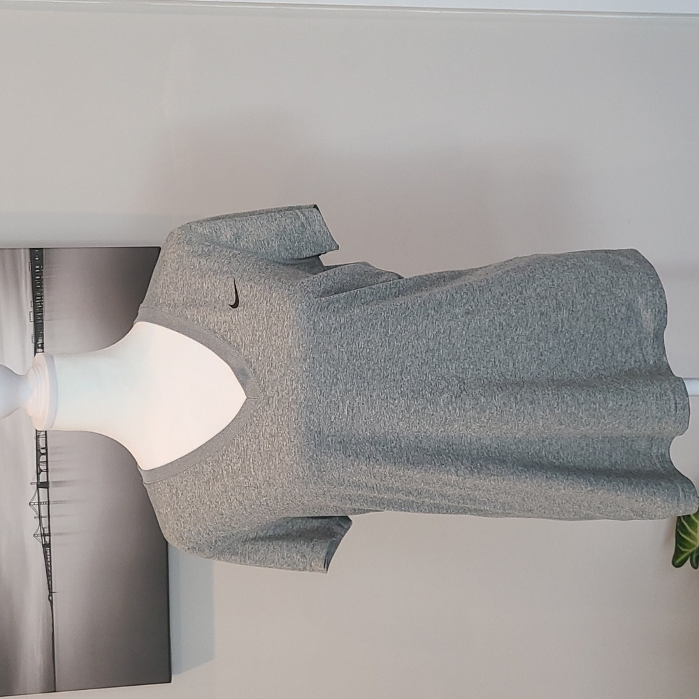 Womens Nike dri-fit thsirt, gray, size medium